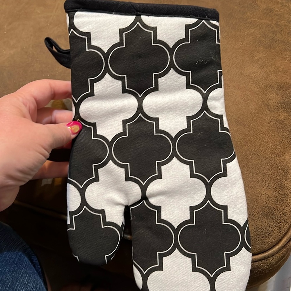 NWT Oven Mitt